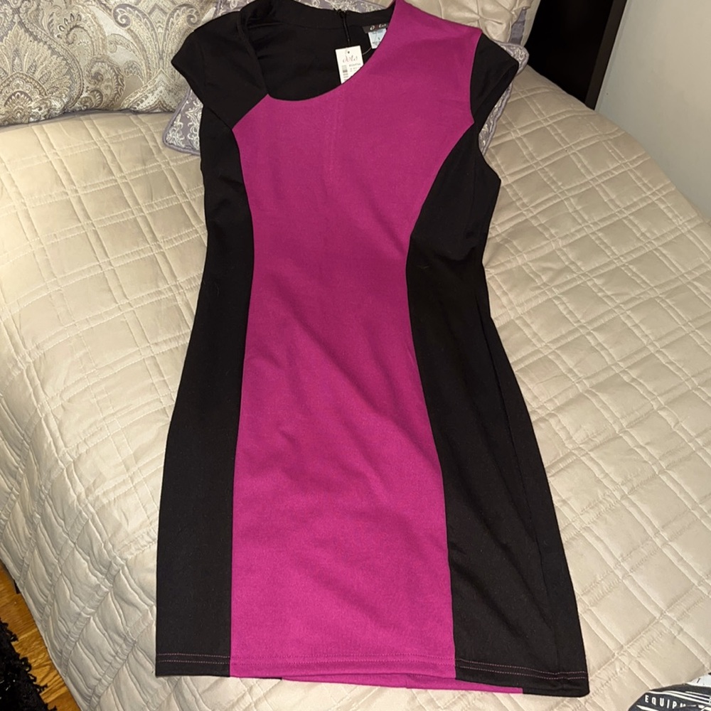 {{ NWT Dress Asymmetrical Neck Black/Fuchsia }}
